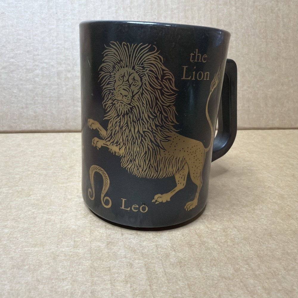 VTG Federal Milk Glass Mug Zodiac Leo The Lion Coffee Tea 10 Oz Black Gold